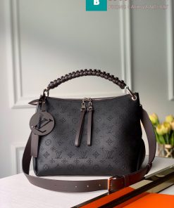 Túi xách LV Louis Vuitton Beaubourg Hobo siêu cấp màu đen khoác vai hoặc xách tay chất liệu da bê mahina cao cấp. Túi chuẩn fom đầy đủ logo của hãng thời trang, túi bao gồm hộp hóa đơn thẻ cực sịn sò. Hàng víp chất lượng cực đẹp.  Size: 221.5x24x12cm  Giá: Inbox  SDT: 0979539750  Giao hàng toàn quốc