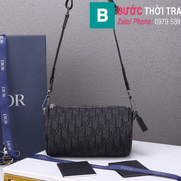 Túi xách Dior Roller Oblique Messenger Bag siêu cấp kiểu đeo chéo hoặc đeo vai  chất liệu casvan cao cấp bền bỉ chắc túi. Túi chuẩn fom đầy đủ logo của hãng thời trang, túi bao gồm hộp hóa đơn thẻ cực sịn sò. Hàng víp chất lượng cực đẹp.  Size: 21.5x 12.5x12.5cm  SDT: 0979539750  Giao hàng toàn quốc