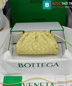Túi xách Bottega Veneta the pouch cao cấp da bê màu vàng size 23cm