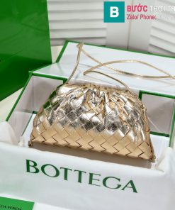 Túi xách Bottega Veneta the pouch cao cấp da bê màu bạc size 23cm