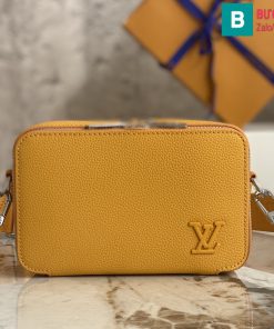 Túi đeo chéo Louis Vuitton Alpha Wearable siêu cấp da bê màu vàng size 18.5cm