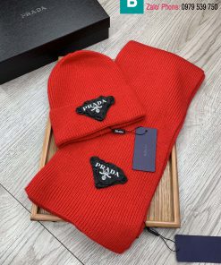 Khăn quàng và mũ Prada len màu đỏ