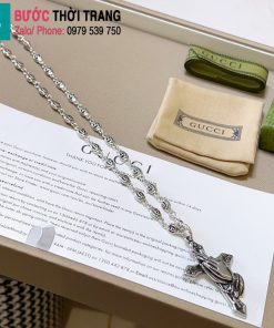 Vòng cổ Gucci khắc GG mặt chữ thập đôi bàn tay