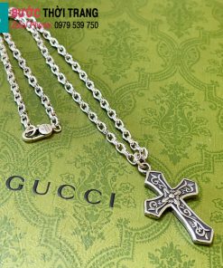 Vòng cổ Gucci khắc GG mặt chữ thập