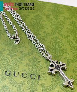Vòng cổ Gucci khắc GG mặt chữ thập