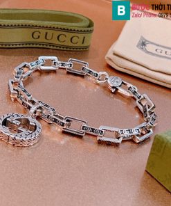 Vòng tay Gucci chuỗi khắc GG