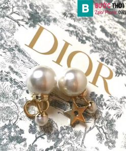 Bông tai Dior ngọc trai chữ CD