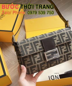 Túi xách FENDI size 25x13 cm, chất liệu vải dạ cứng màu nâu đặc trưng
