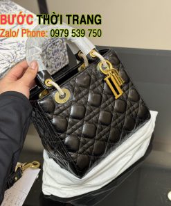 Túi xách dior lady size 20 cm, túi màu đen có charm đặc sắc