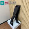 Bốt cao gót mũi nhọn Amina Muaddi màu đen cao 10cm, đế nhọn
