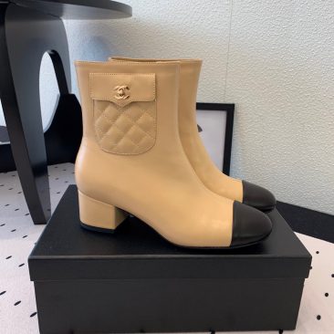 Bốt cao cổ Chanel màu be đế cao 5 cm sang trọng