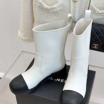 Bốt cao cổ Chanel siêu cấp màu trắng ngà mũi đen chất da bò mềm mịn