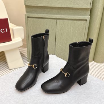 Bốt cao cổ Gucci màu đen da bò mũi tròn cực đẹp