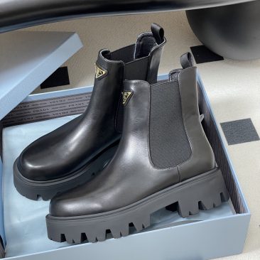 Bốt cao cổ PRADA màu đen siêu cấp, đế cao 5 cm phong cách