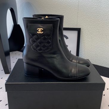 Bốt cao cổ Chanel màu đen đế cao 5 cmsang trọng