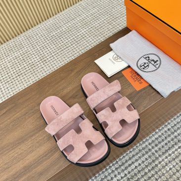 Dép bệt Hermes màu hồng phấn, 2 quai phong cách năng động
