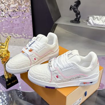 Giày LV Trainer siêu cấp màu trắng điểm viền hồng nhạt