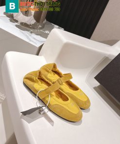 Giày đế bệt Prada màu vàng thanh lịch