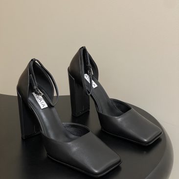 Giày cao gót ALAIA màu đen mũi vuông sang trọng, đế cao 10 cm