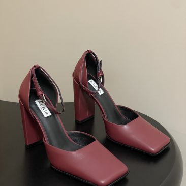 Giày cao gót ALAIA màu đỏ đô mũi vuông sang trọng, đế cao 10 cm