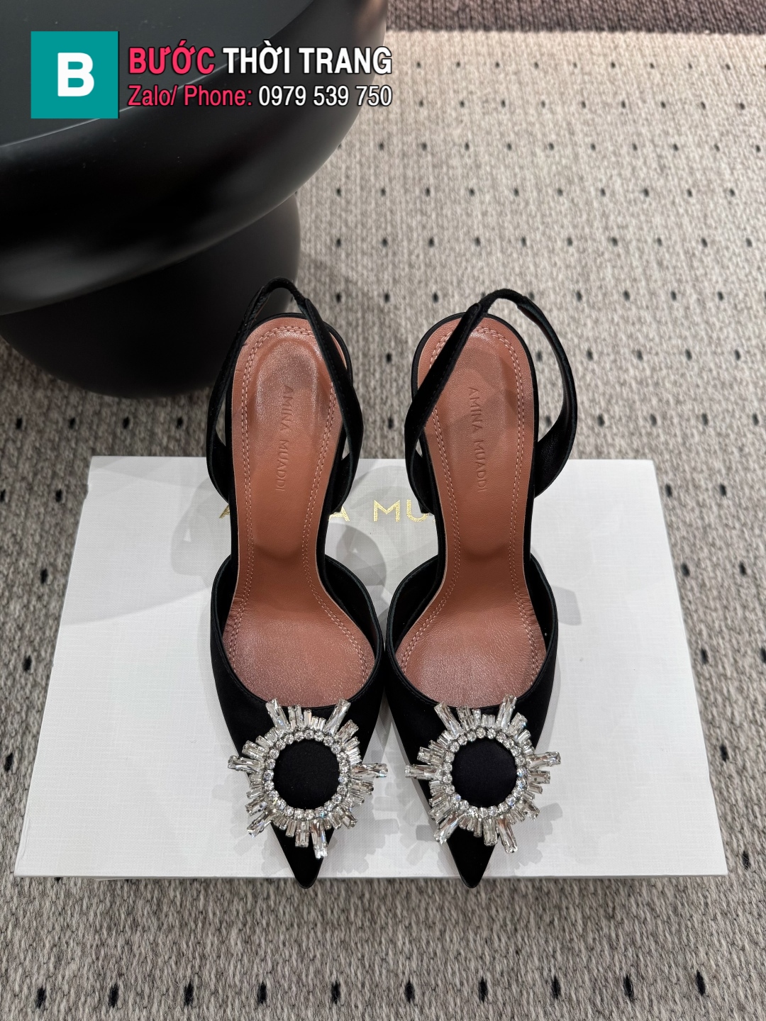 Giày cao gót Amina Muaddi chất lụa mũi nhọn màu đen cao 9.5 cm