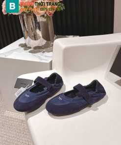 Giày đế bệt Prada màu xanh thanh lịch