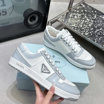 Giày thể thao Prada màu ghi trắng phong cách