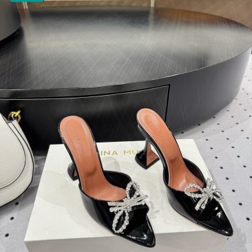 Guốc cao gót Amina Muaddi màu đen da bóng mũi nhọn cao 9.5cm