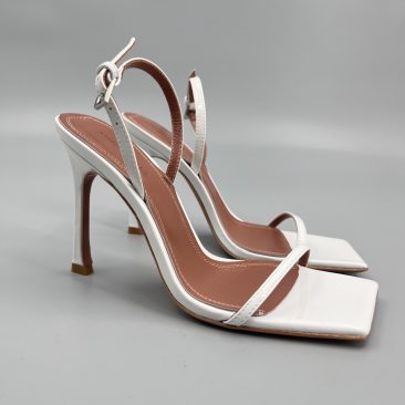 Sandan cao gót Amina Muaddi màu trắng bóng mũi vuông cao 9.5cm