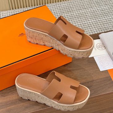 Dép Hermes màu nâu đế xuồng chất da mềm đanh rất đẹp