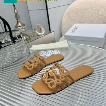 Dép LOEWE màu nâu đế bệt chất liệu da bò mềm đanh bền bỉ phong cách nhã nhặn dễ phối đồ