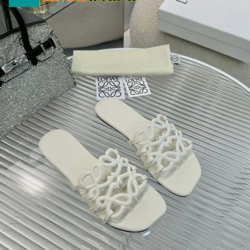 Dép LOEWE màu trắng đế bệt chất liệu da bò mềm đanh bền bỉ phong cách nhã nhặn dễ phối đồ
