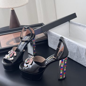Giày cao gót Chanel màu đen đính ngọc lấp lánh đế cao nữ tính