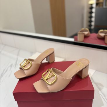 Dép cao gót Valentino màu be siêu cấp chất da mềm đanh logo vàng bóng, dép cao 6cm