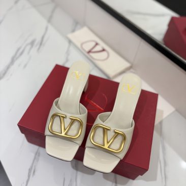Dép cao gót Valentino màu trắng siêu cấp chất da mềm đanh logo vàng bóng, dép cao 6cm