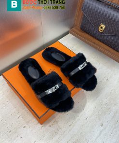 Dép lông Hermes siêu cấp màu đen mềm mượt logo màu bạc sang trọng