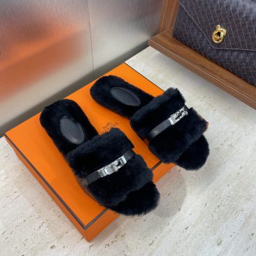 Dép lông Hermes siêu cấp màu đen mềm mượt logo màu bạc sang trọng