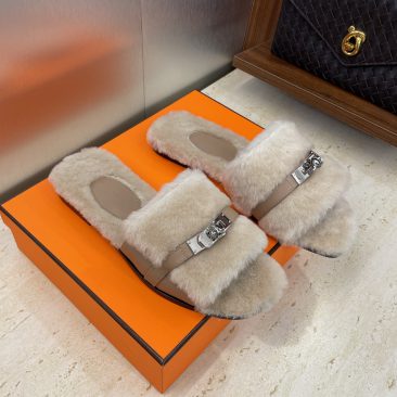 Dép lông Hermes siêu cấp màu ghi mềm mượt logo màu bạc sang trọng
