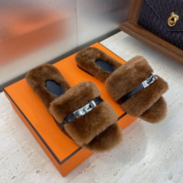 Dép lông Hermes siêu cấp màu nâu mềm mượt logo màu bạc sang trọng