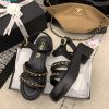 Dép sandal Chanel màu đen đế cao tôn dáng logo nổi bật