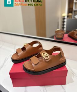 Dép xăng đan Valentino màu nâu siêu cấp chất da mềm đanh, logo sáng bóng rất đẹp
