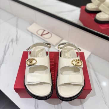 Dép xăng đan Valentino màu trắng siêu cấp chất da mềm đanh, logo sáng bóng rất đẹp