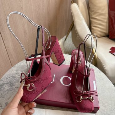 Giày Gucci cao gót màu đỏ đô da canvas, giày mũi nhún rất xinh