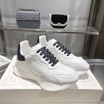 Giày thể thao Alexander McQueen chất lượng 1:1 màu trắng gót xanh than