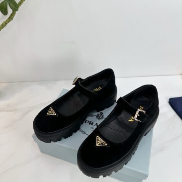 Giày Mary Jane Prada màu đen đính logo nổi bật chất liệu da lộn mềm êm đế cao su bền bỉ