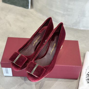 Giày cao gót Salvatore Ferragamo cao cấp thanh lịch màu đỏ nhung cao 5,5cm