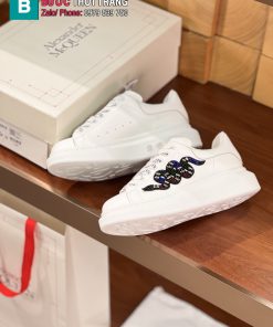 Giày thể thao Alexander McQueen cao 4.5cm màu trắng đính hạt hình rắn