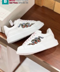 Giày thể thao Alexander McQueen cao 4.5cm màu trắng đính hạt hình rắn màu