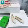 Giày bệt mũi tròn Bottega Veneta màu trắng lưới đan da cừu đi mềm