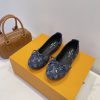 Giày búp bê LV màu xanh đậm đế bệt họa tiết monogram bắt mắt